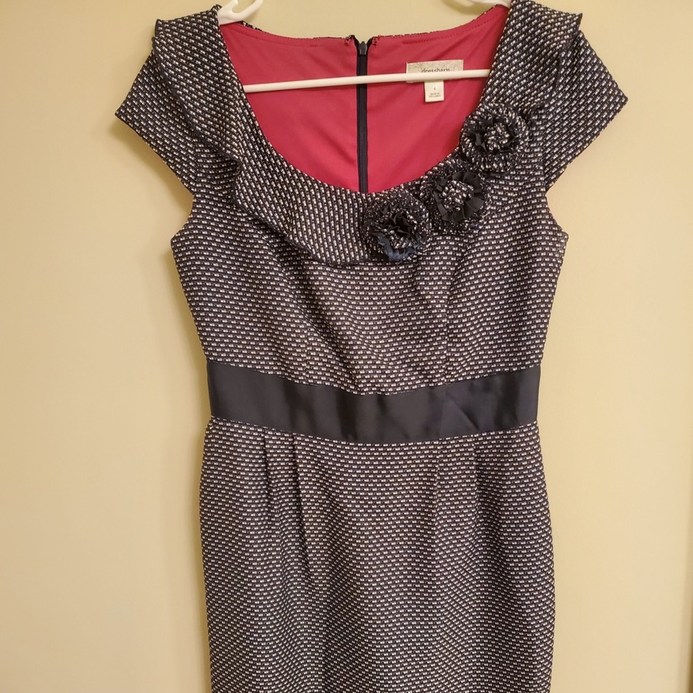 Dress barn size 4 structured dress floral detail